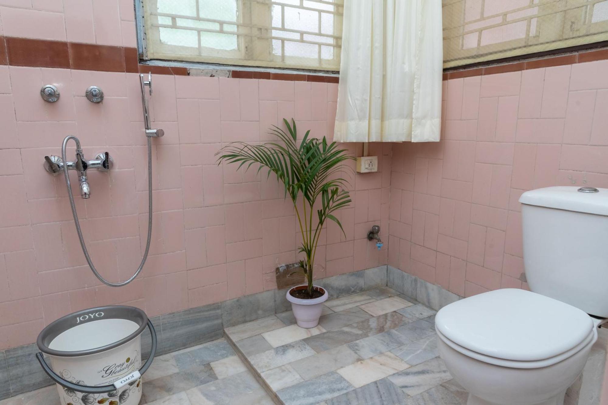 グワーハーティー The Urban Grandeur 1 Bed & Breakfast エクステリア 写真