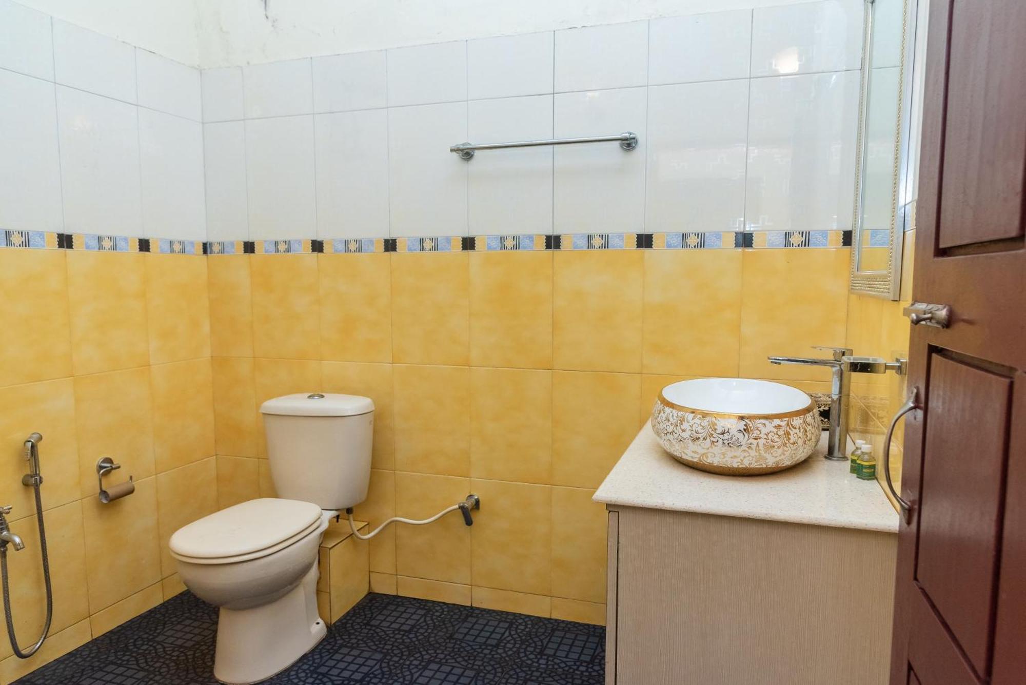 グワーハーティー The Urban Grandeur 1 Bed & Breakfast エクステリア 写真