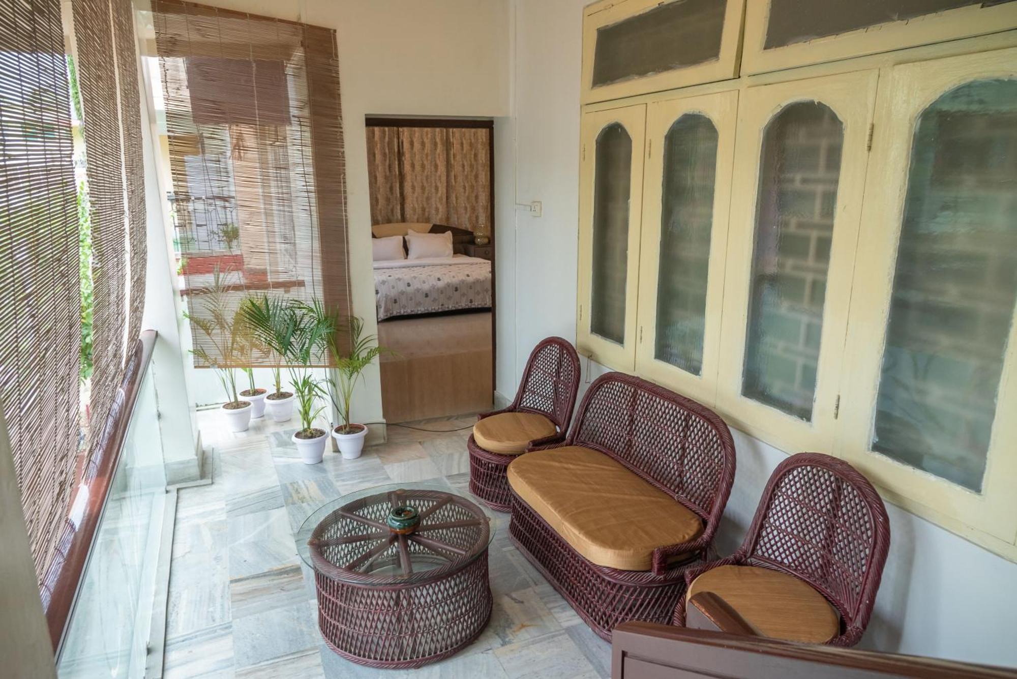 グワーハーティー The Urban Grandeur 1 Bed & Breakfast エクステリア 写真