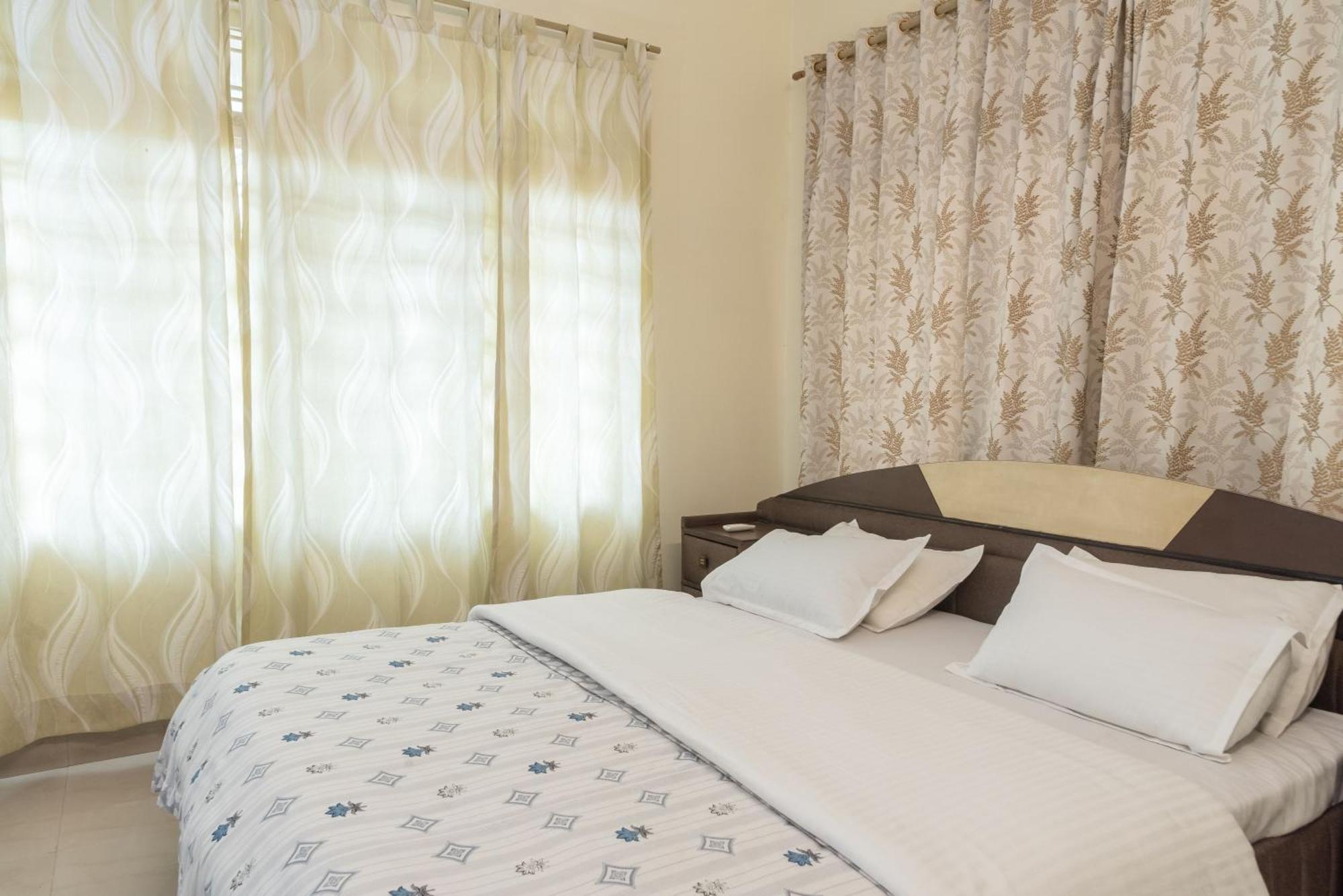グワーハーティー The Urban Grandeur 1 Bed & Breakfast エクステリア 写真